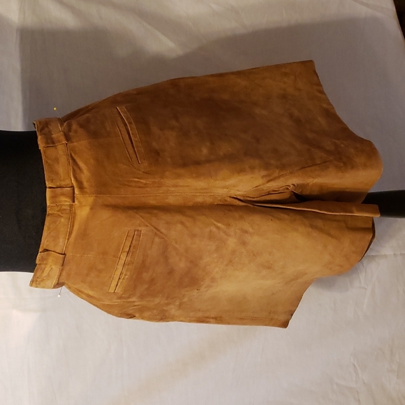 Gold tan suede shorts - Picture 3 of 6